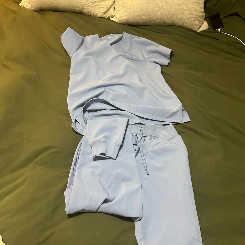 Mandala scrub set. Jogger bottoms and 1 pocket top
